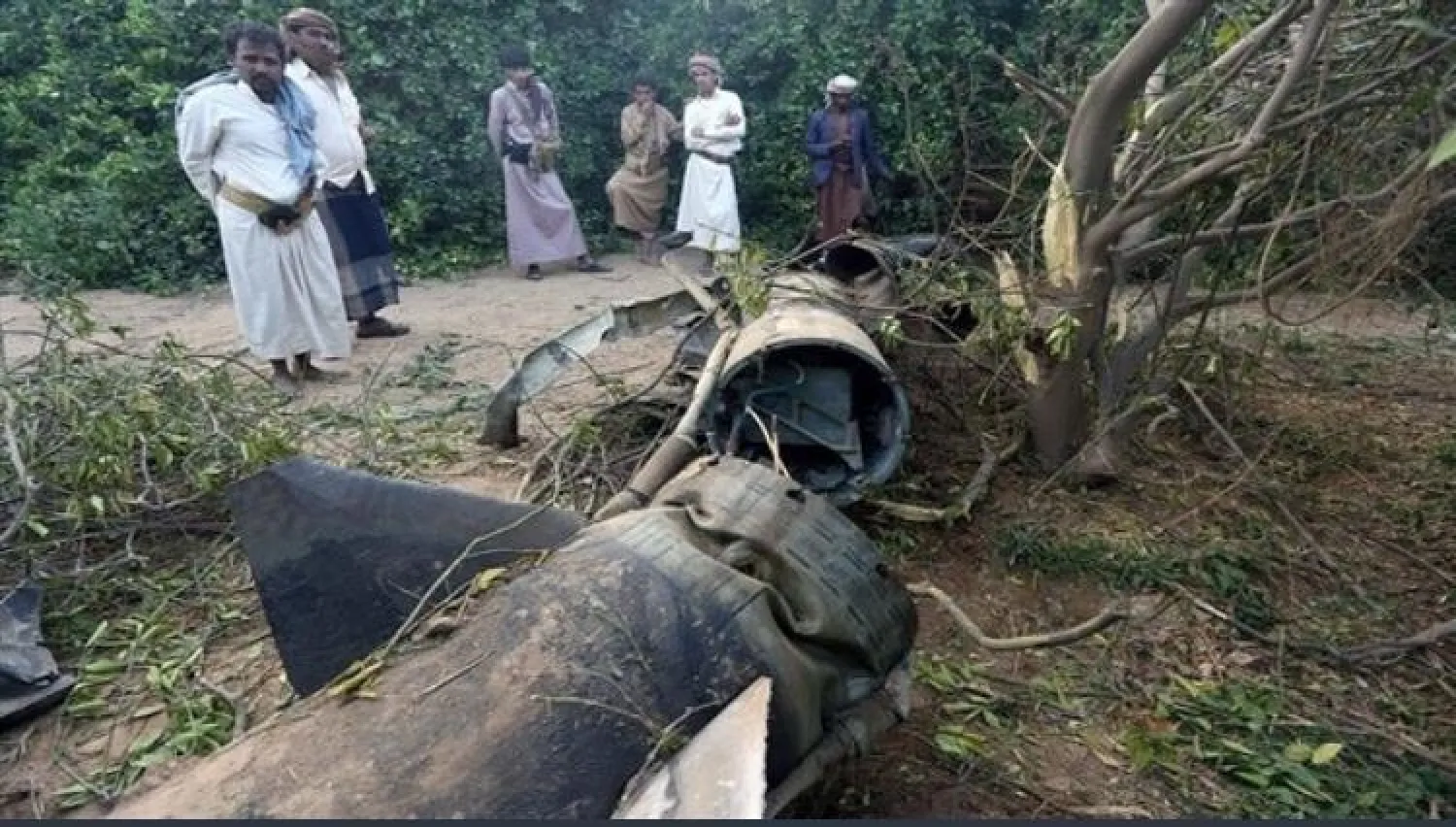 صاروخ أطلقته الميليشيات الحوثية وسقط بين المدنيين (أرشيفية - الشرق الأوسط)