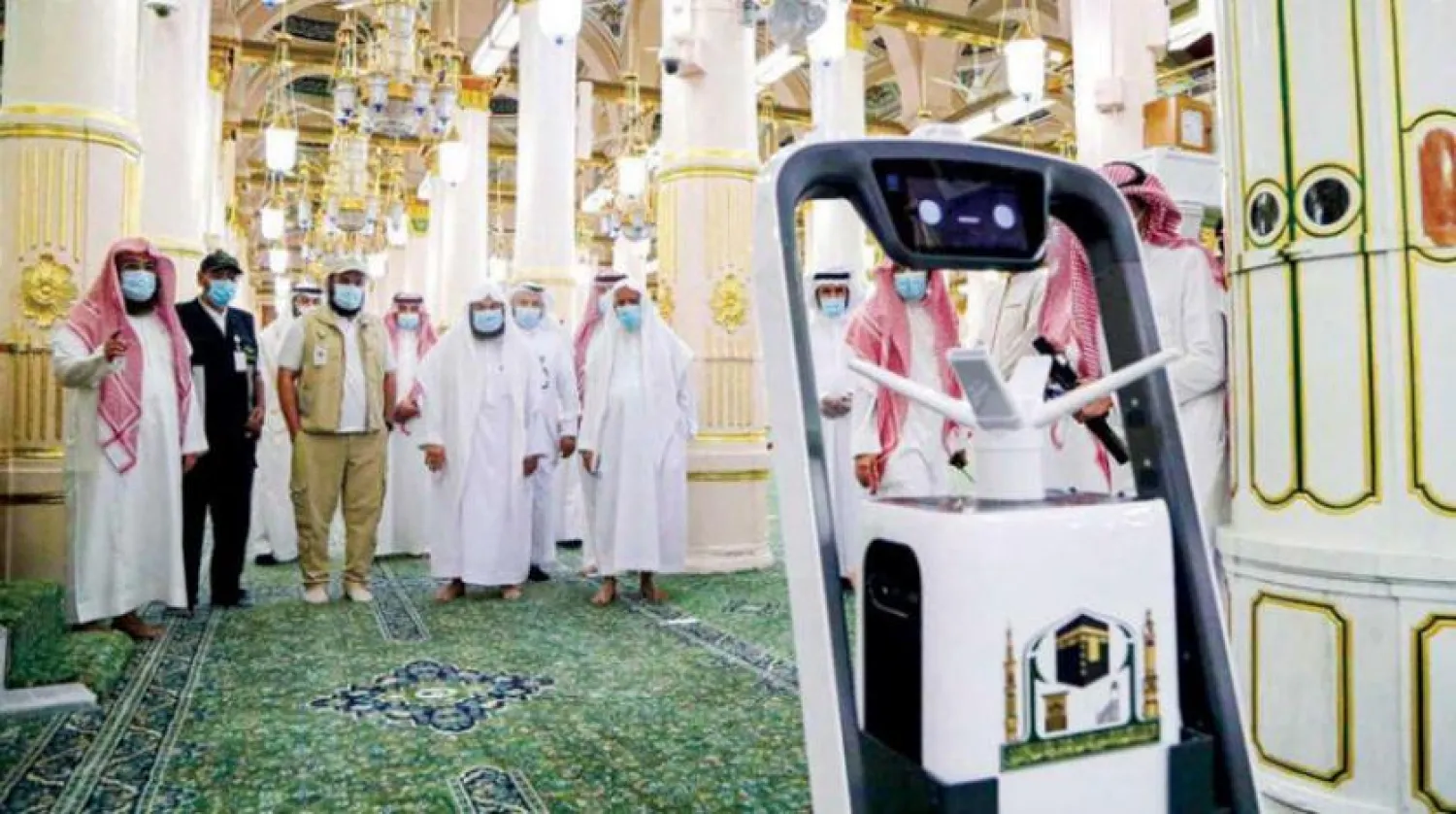  Smart robot used in sterilization at the Prophet's Mosque. SPA