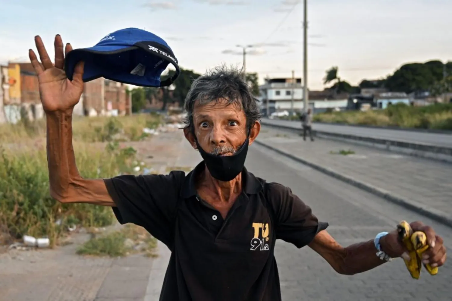 Yoksulluk, gelir, kaynak veya güvenli bir geçim kaynağı eksikliğinden çok daha fazlasıdır (Getty)