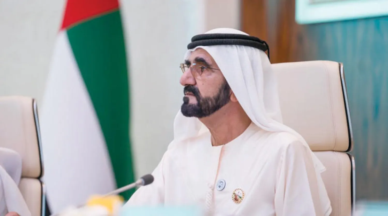 الشيخ محمد بن راشد خلال جلسة الحكومة أمس (وام)