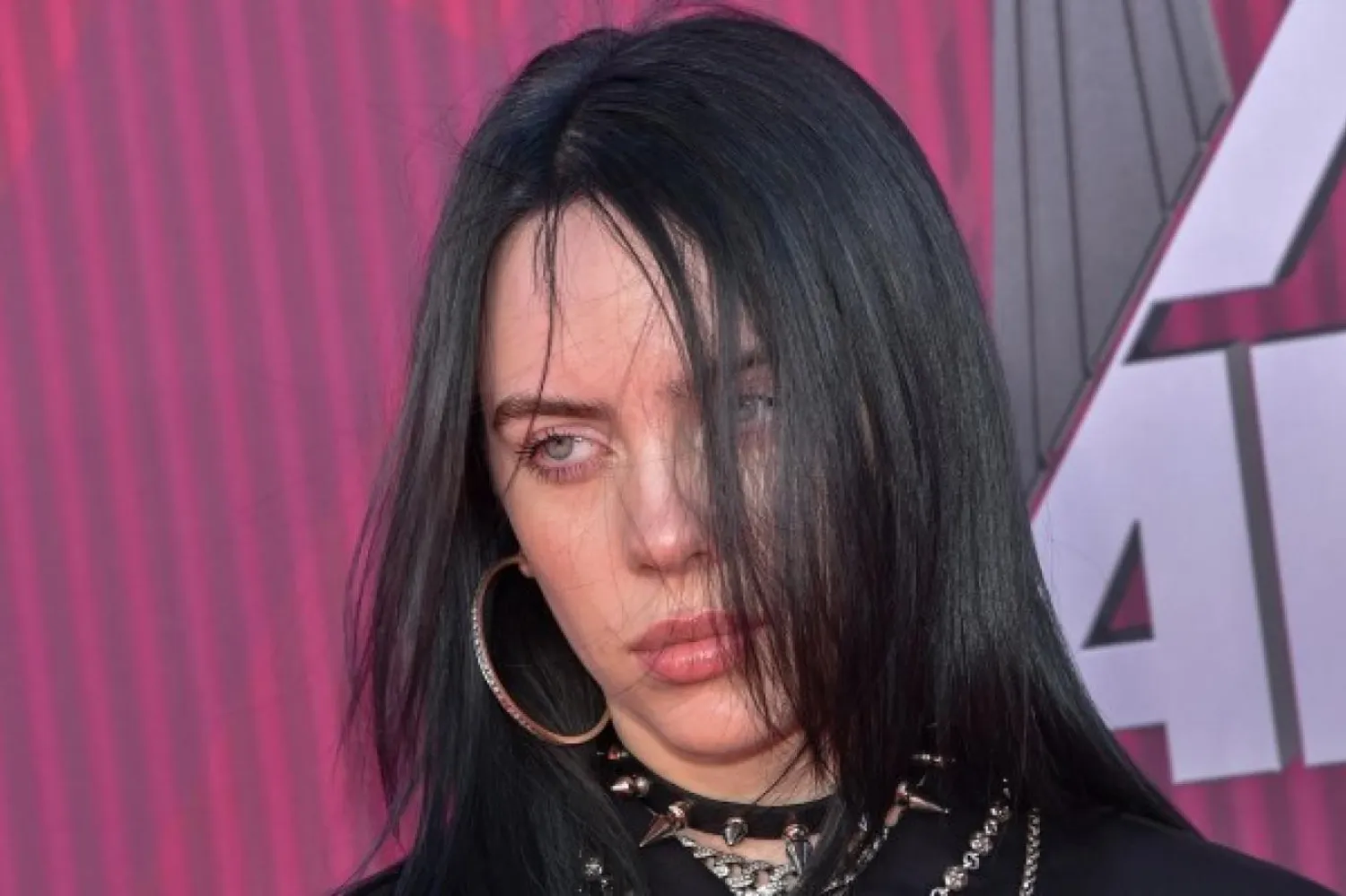 Billie Eilish kısa süre önce yaptığı ırkçılık karşıtı yorumlarla gündeme gelmişti (AFP)

