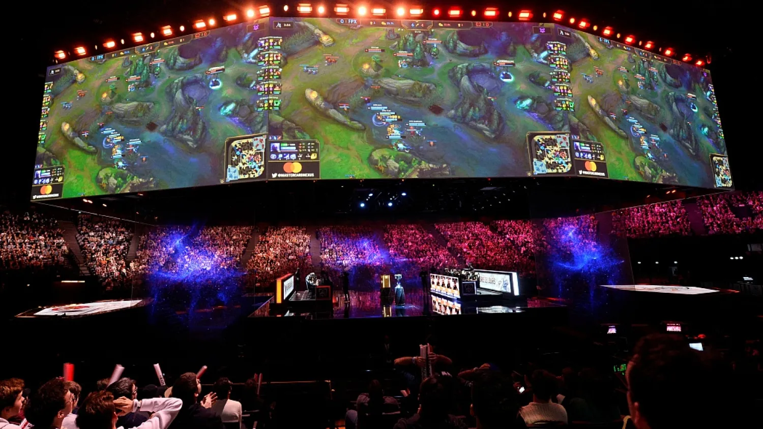 Team Europe (right) and Chinese team FPX (left) compete in the 2019 League of Legends world final in Paris. | AFP