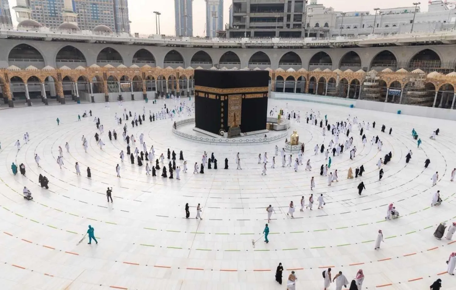 Umrah pilgrims are seen in the holy city of Makkah, Saudi Arabia. (SPA)