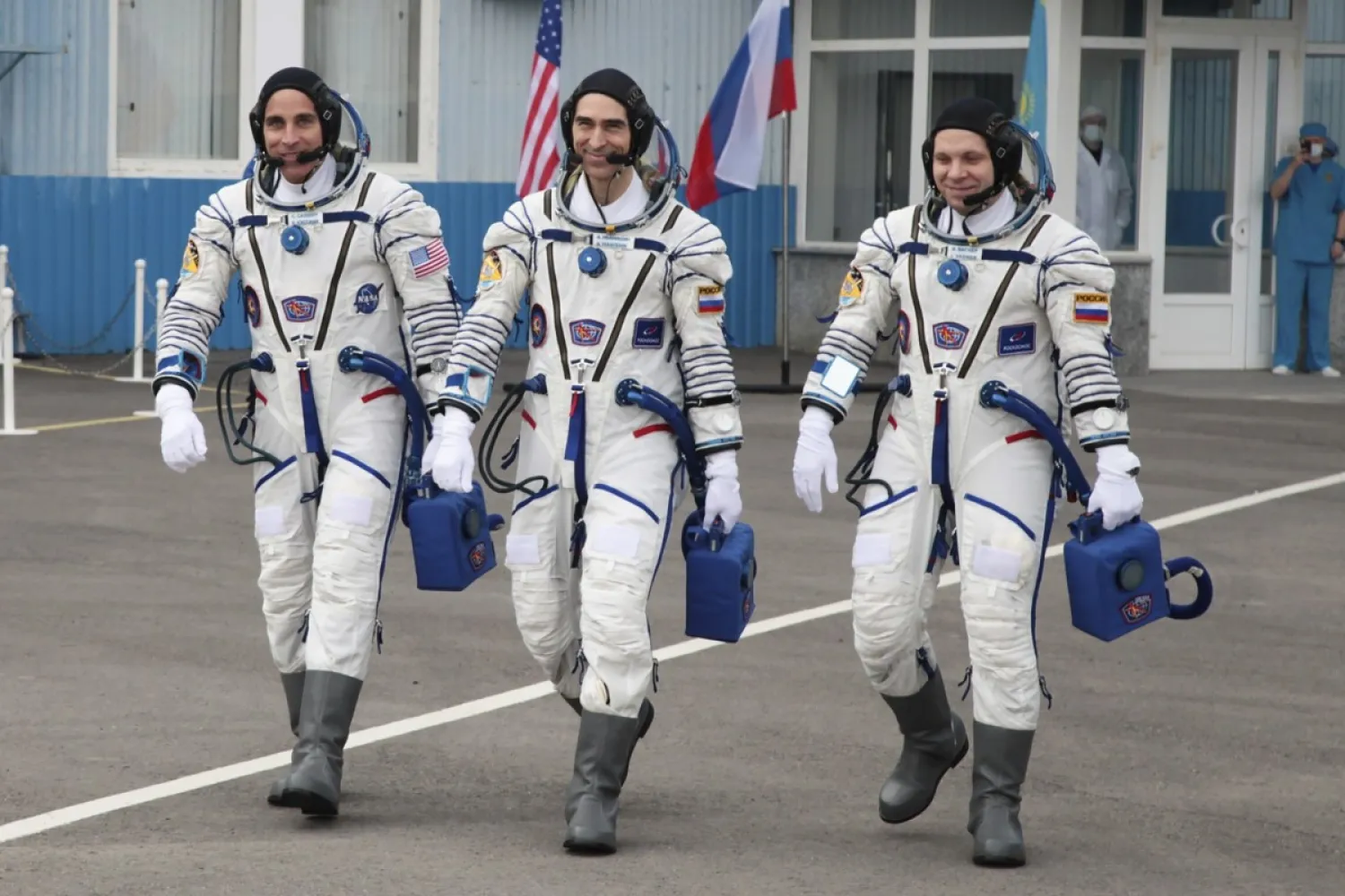 US astronaut Chris Cassidy, left, Russian cosmonauts Anatoly Ivanishin, center, and Ivan Vagner, prior to their launch in April. File photo: AP