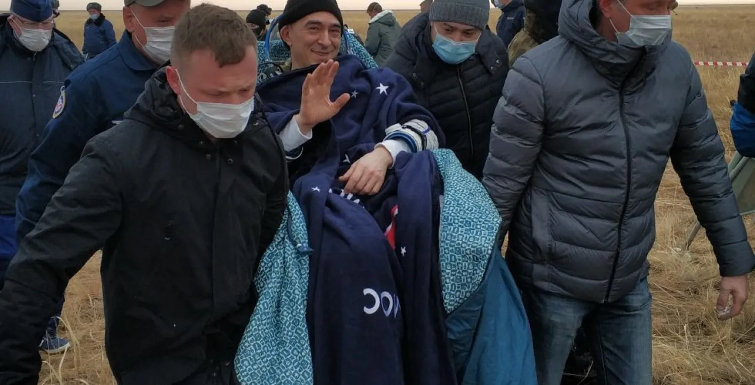 Uluslararası Uzay İstasyonu'nda (ISS) 196 gündür görev yapan 2 Rus kozmonot ve 1 NASA astronotu sabah saatlerinde dünyaya ayak bastı. (İHA)