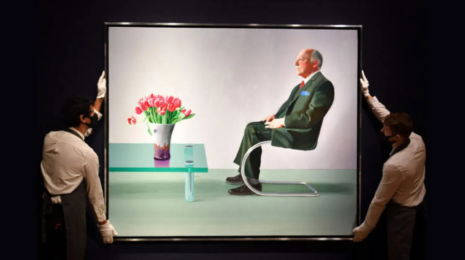 اللوحة تمثل مدير «رويال أوبرا هاوس» السير ديفيد وبستر (أ.ف.ب)