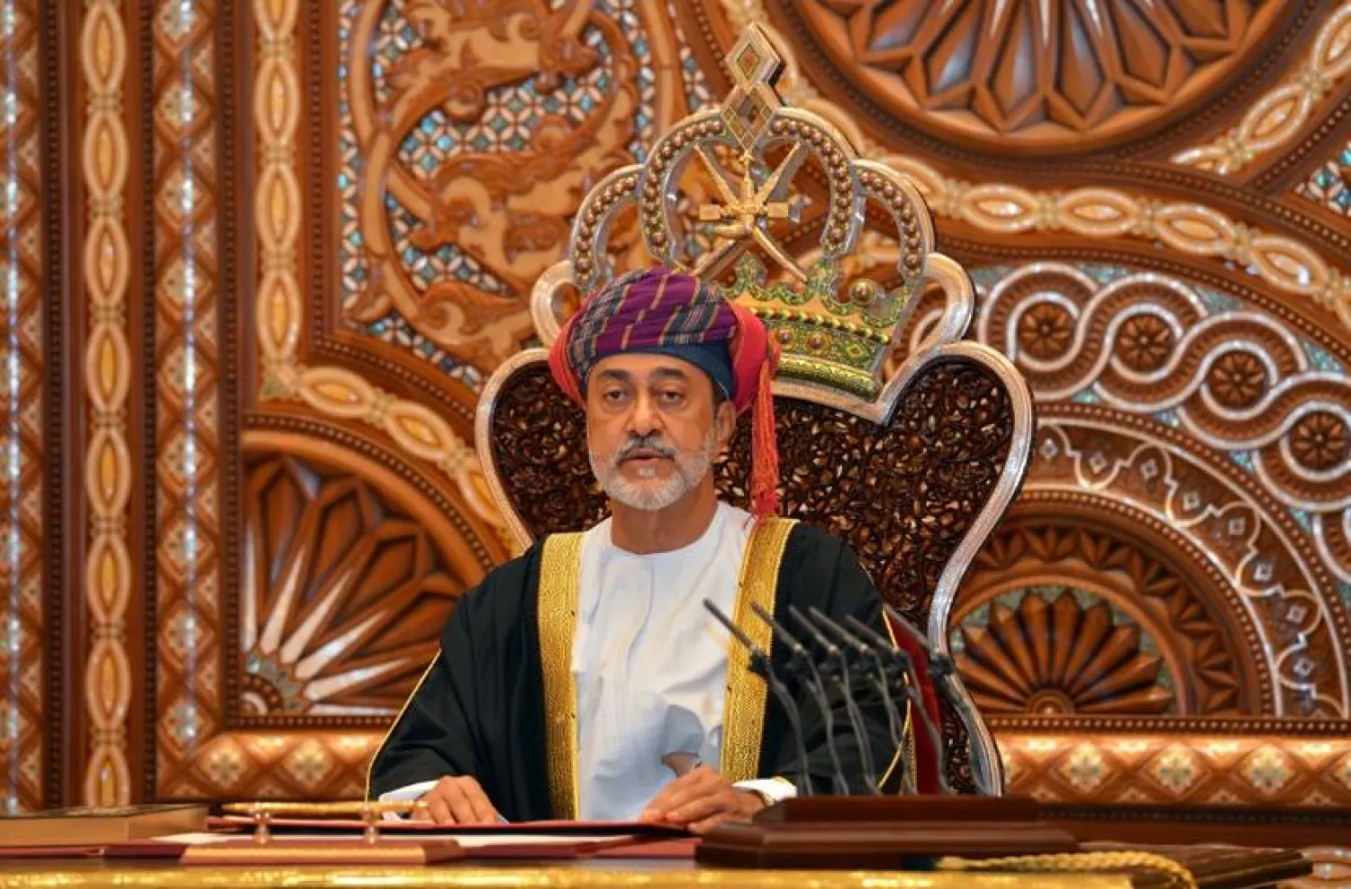 Sultan Haitham bin Tariq gives a speech after being sworn in before the royal family council in Muscat, Oman January 11, 2020. REUTERS/Sultan Al Hasani