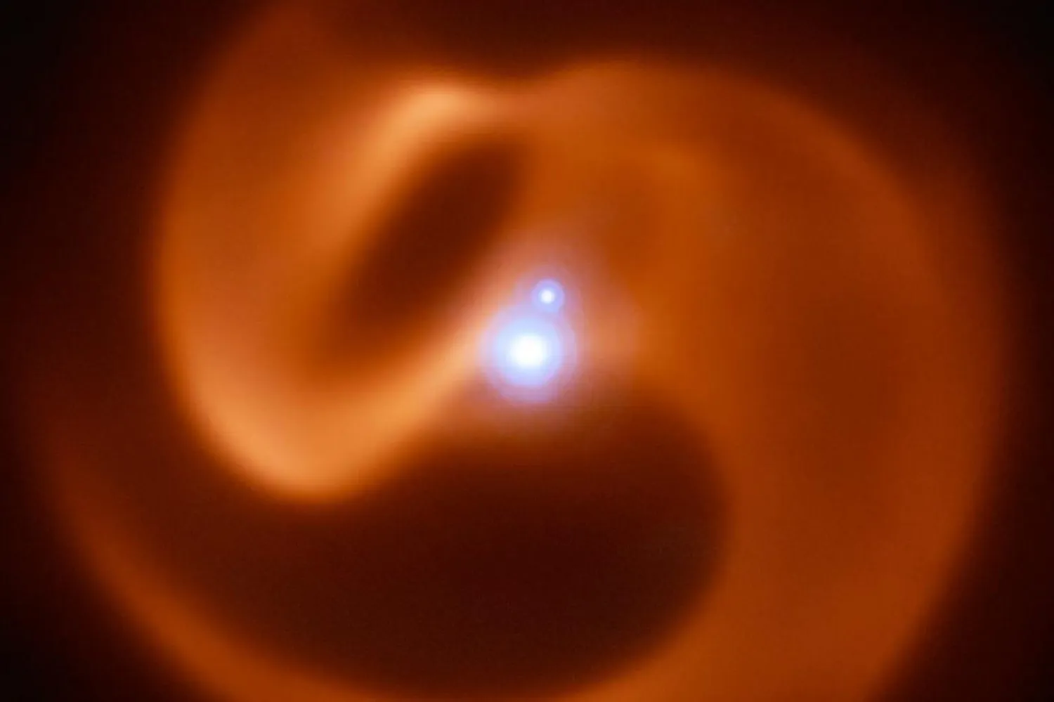 Şili'deki Çok Büyük Teleskop'un (Very Large Telescpe) elde ettiği Apep fotoğrafı (Avrupa Güney Gözlemevi)