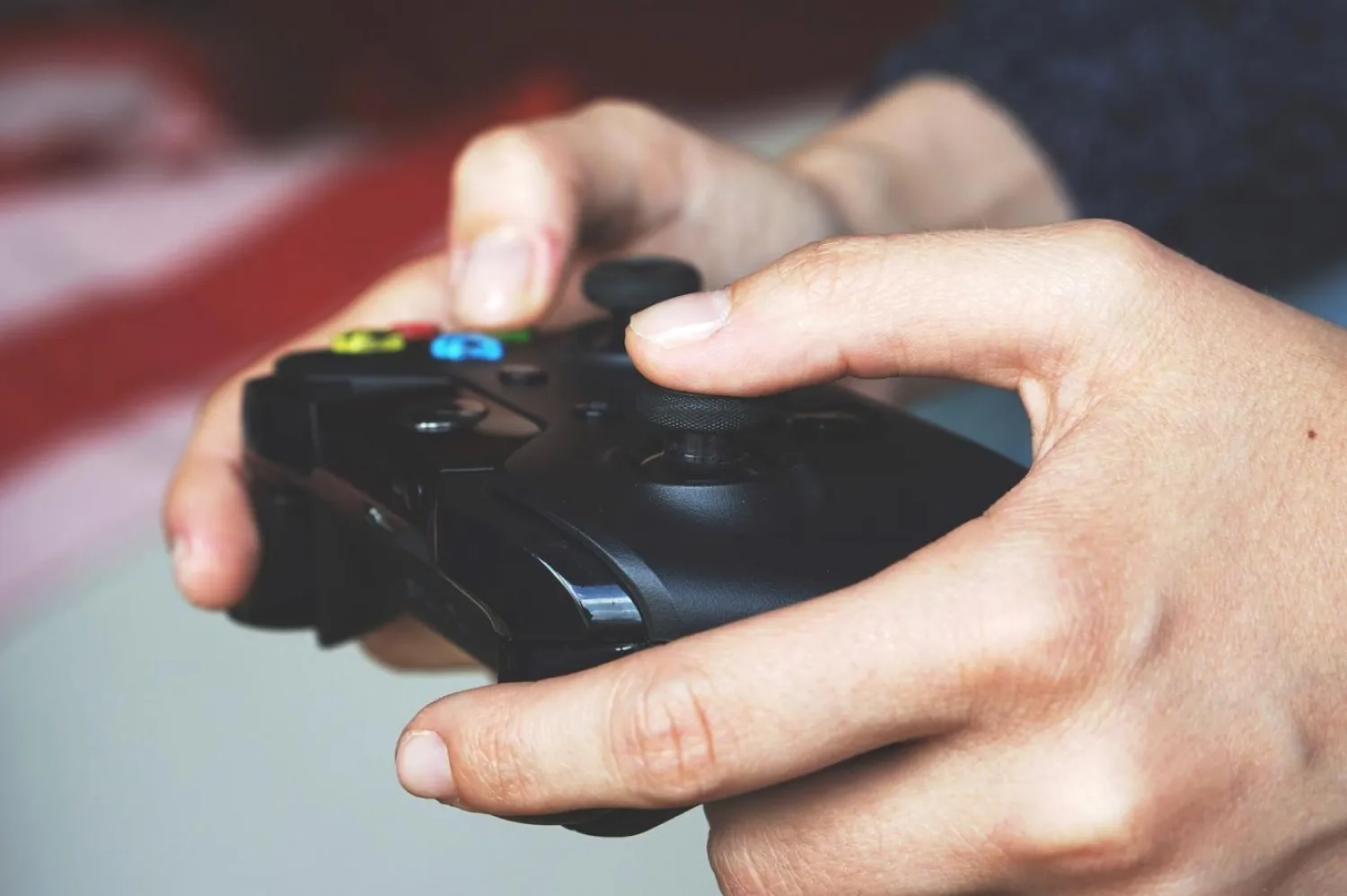 Daha önce yapılan benzer araştırmalar oyun oynamanın ileri yaşlarda demansı önleyebileceğine işaret ediyor (Pixabay)