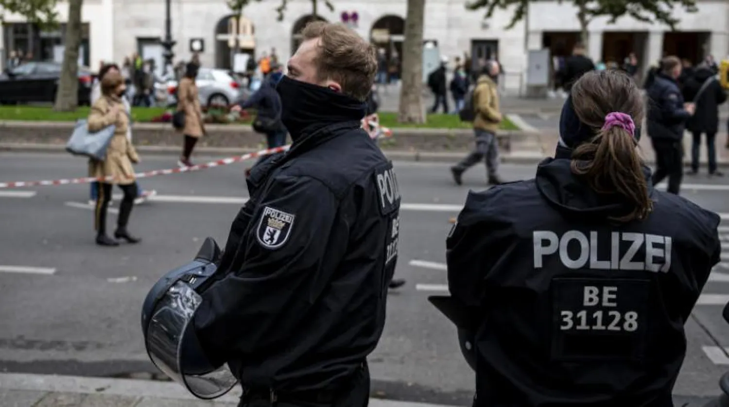 Berlin’deki iki polis (DPA)