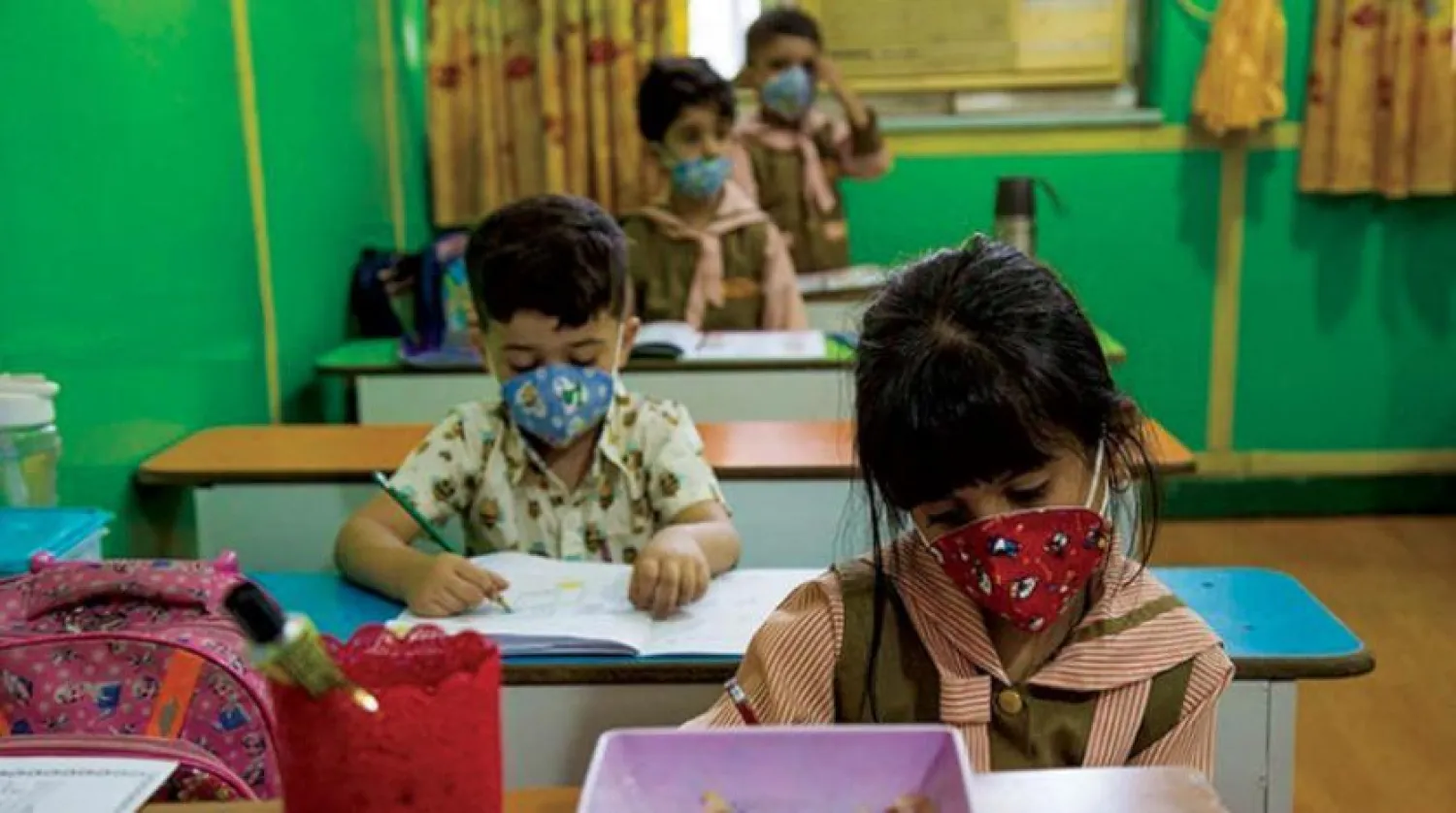 Tahran’daki bir anaokulunda maske takan çocuklar. (TASNIM)