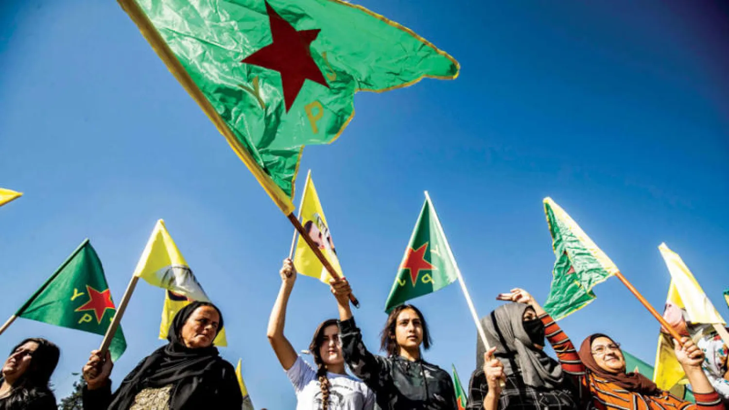 مظاهرة نسائية كردية في الحسكة شمال شرقي سوريا ضد الهجمات التركية (أ.ف.ب)