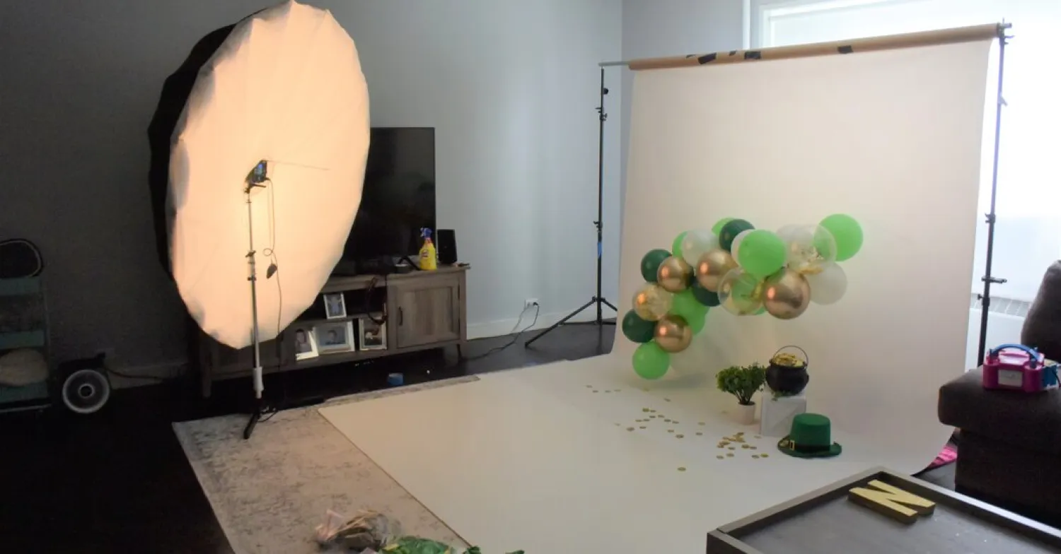 A temporarily vacant apartment nearby became a makeshift photo studio for Luciana Golcman | Photo: Kaya Laterman 