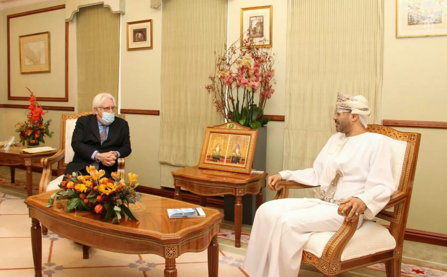 The Omani foreign minister recieves UN envoy to Yemen, Martin Griffiths. (Oman Foreign Ministry)