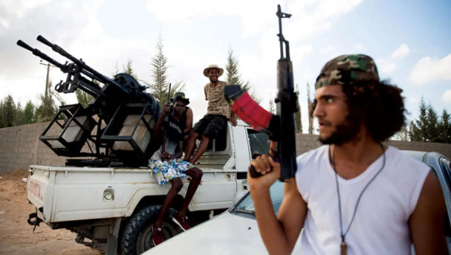 {الجيش الوطني} يتخوف من محاولات الدوحة وأنقرة «تخريب السلام» وعودة المواجهات المسلحة (إ.ب.أ)