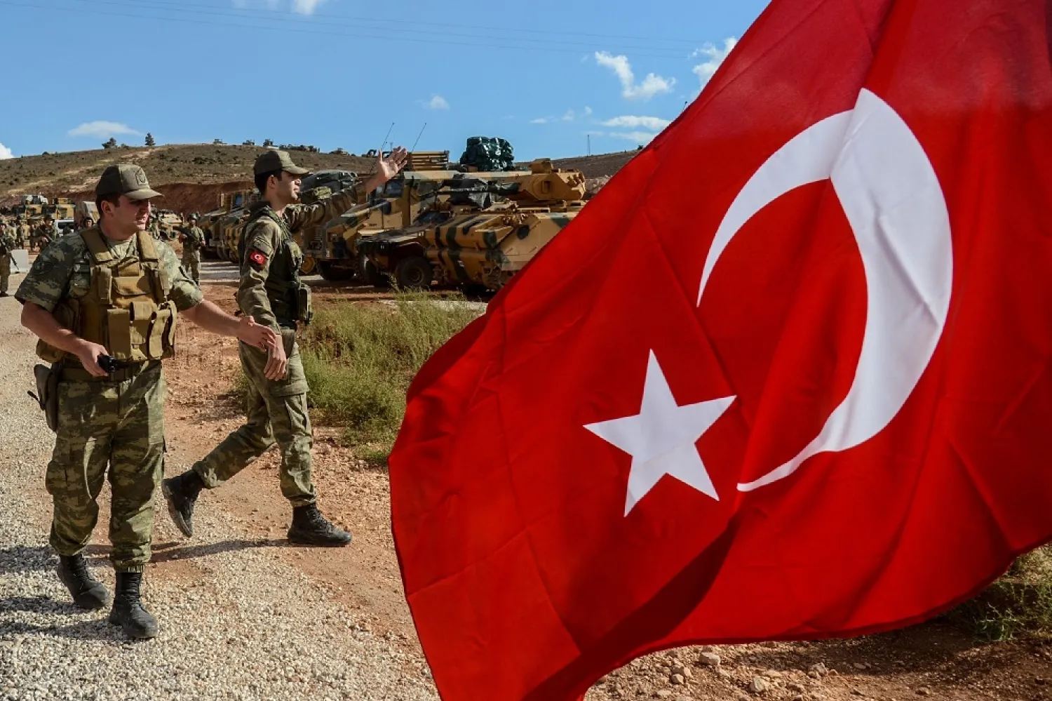 Turkish soldiers stand close to the Turkey-Syria border near Reyhanli, Hatay, on October 10, 2017. (AFP)