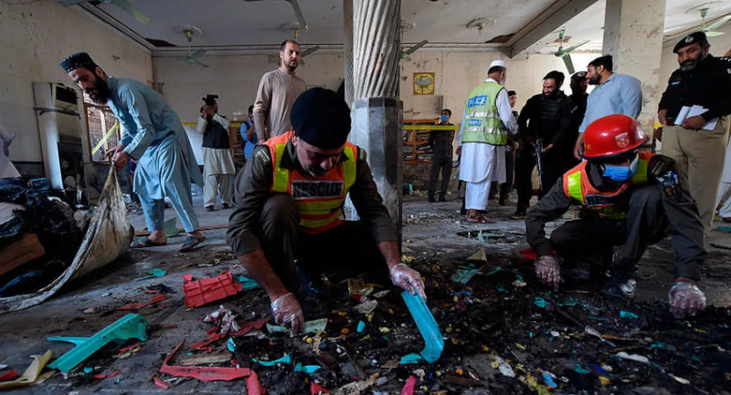 عشرات القتلى والجرحى بتفجير داخل مدرسة دينية في باكستان