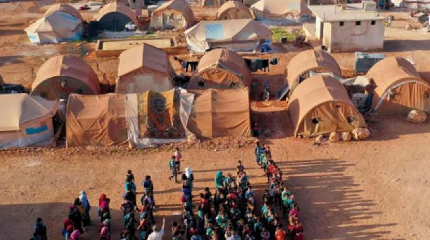 İdlib kırsalında yerinden edilmiş Suriyeli öğrencilerin havadan çekilmiş bir görüntüsü (AFP)