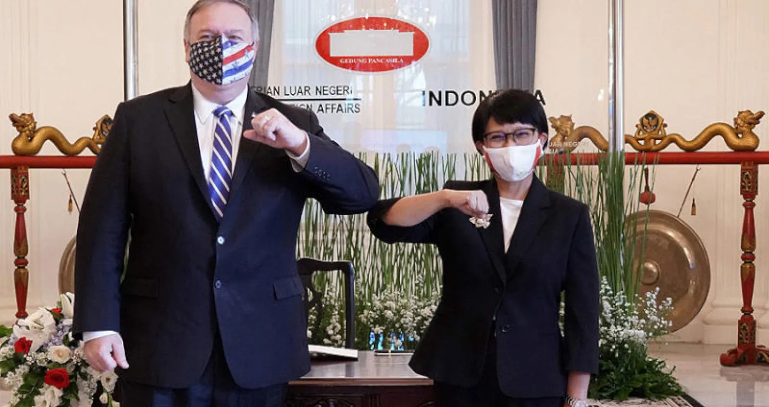 بومبيو مع نظيرته الإندونيسية (أ.ف.ب)