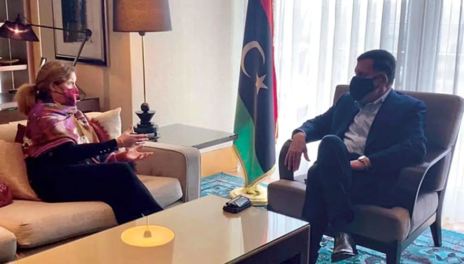 صورة وزعها مكتب السراج لاجتماعه أمس مع المبعوثة الأممية ستيفاني ويليامز