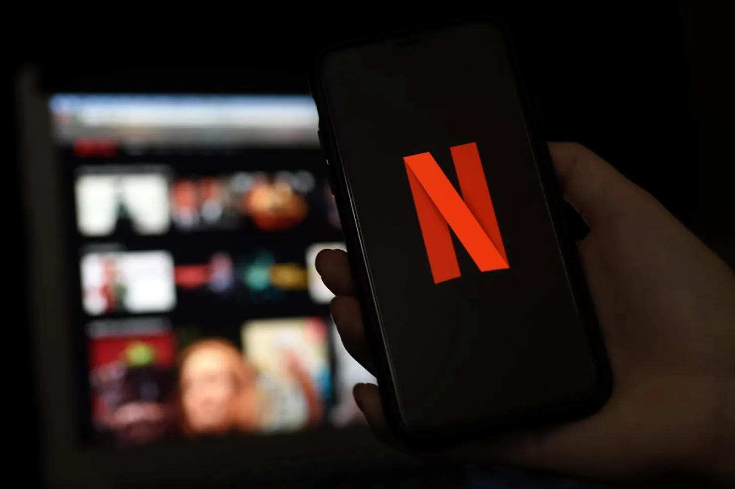 Netflix kısa süre önce içerik keşfetmeyi kolaylaştıracak bir dizi yeni özellik tanıtmıştı (AFP)