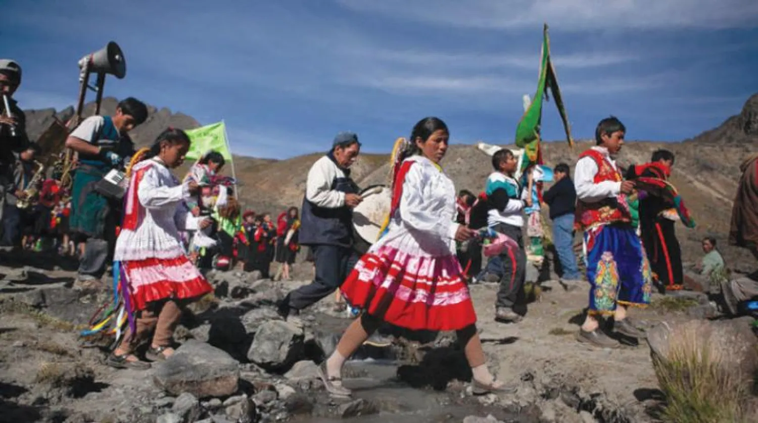 Ausangate dağındaki Sinakara vadisinde düzenlenen dini festivale binlerce Perulu katılıyor
