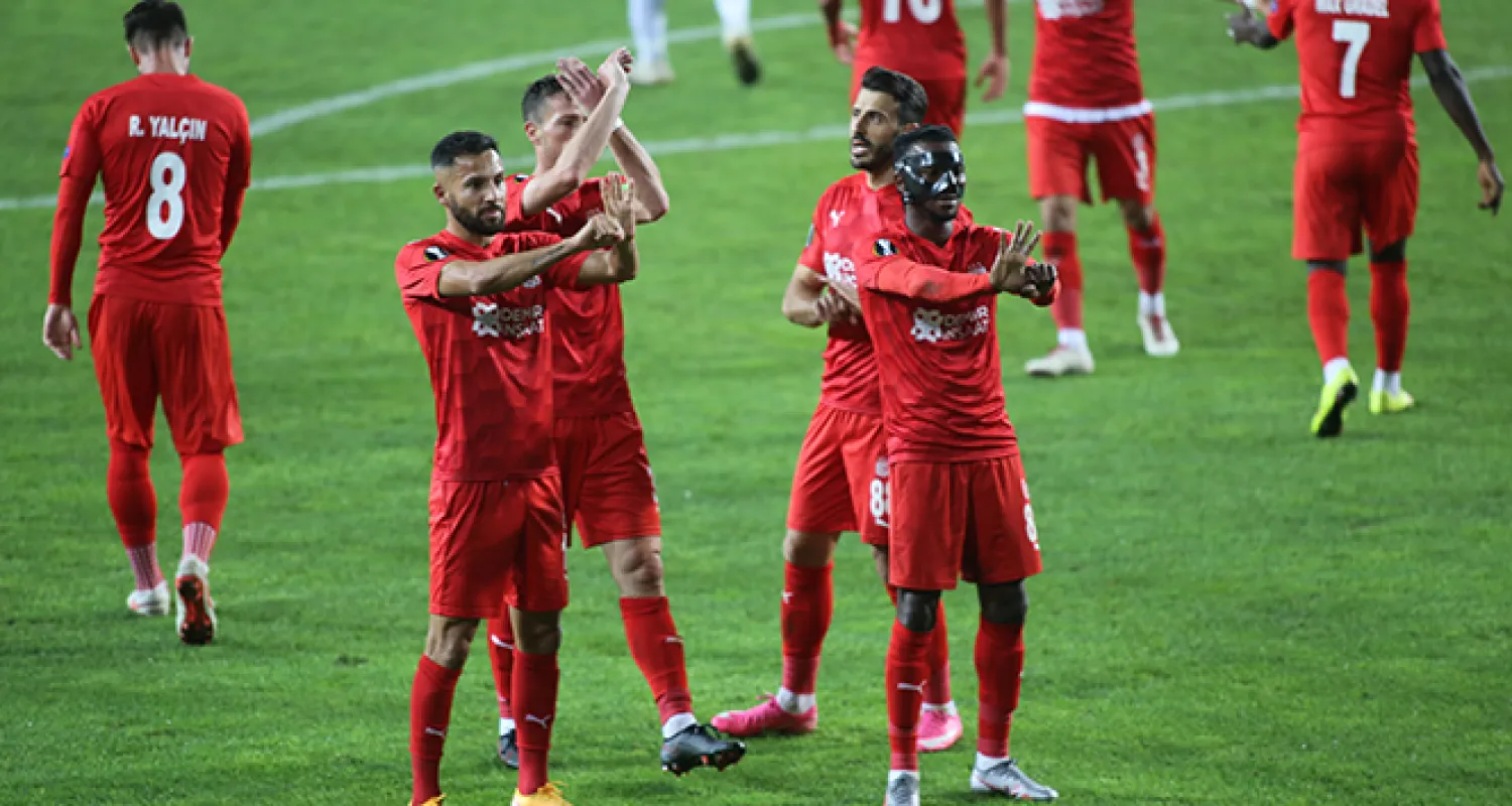 Sivasspor, UEFA Avrupa Ligi I Grubu'nda Karabağ'ı 2-0 mağlup etti