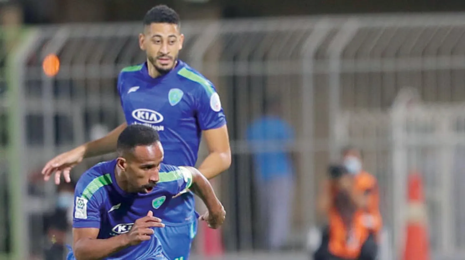 لاعبو الفتح يطمحون لمواصلة الانتصارات الليلة (تصوير: عبد العزيز النومان)