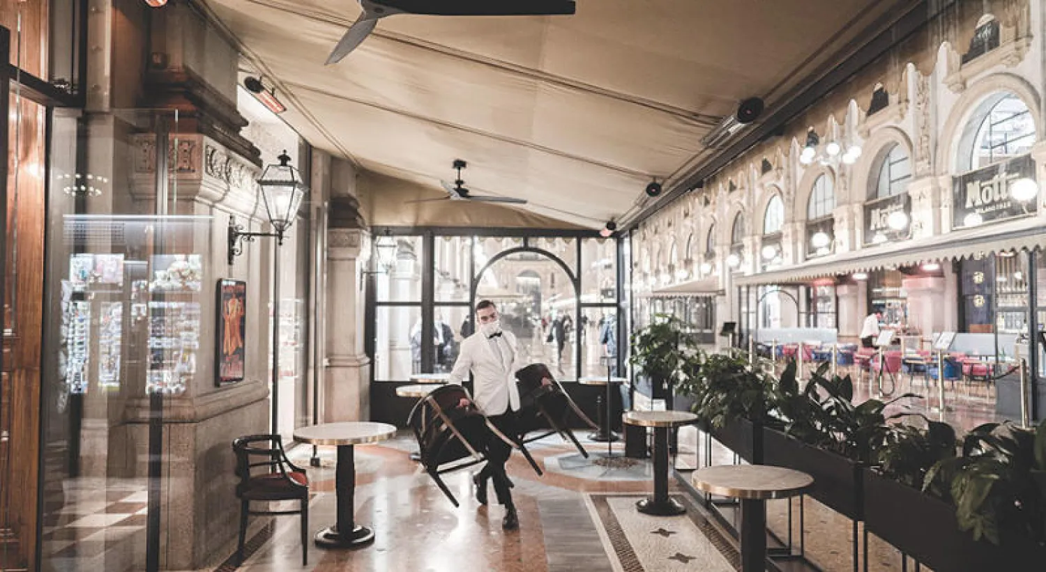 فرضت السلطات الإيطالية إغلاق المطاعم في ميلانو عند الساعة الـ 6 مساءً