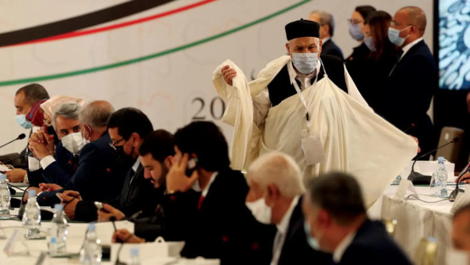 جانب من الاجتماع الليبي في تونس أمس (إ.ب.أ)