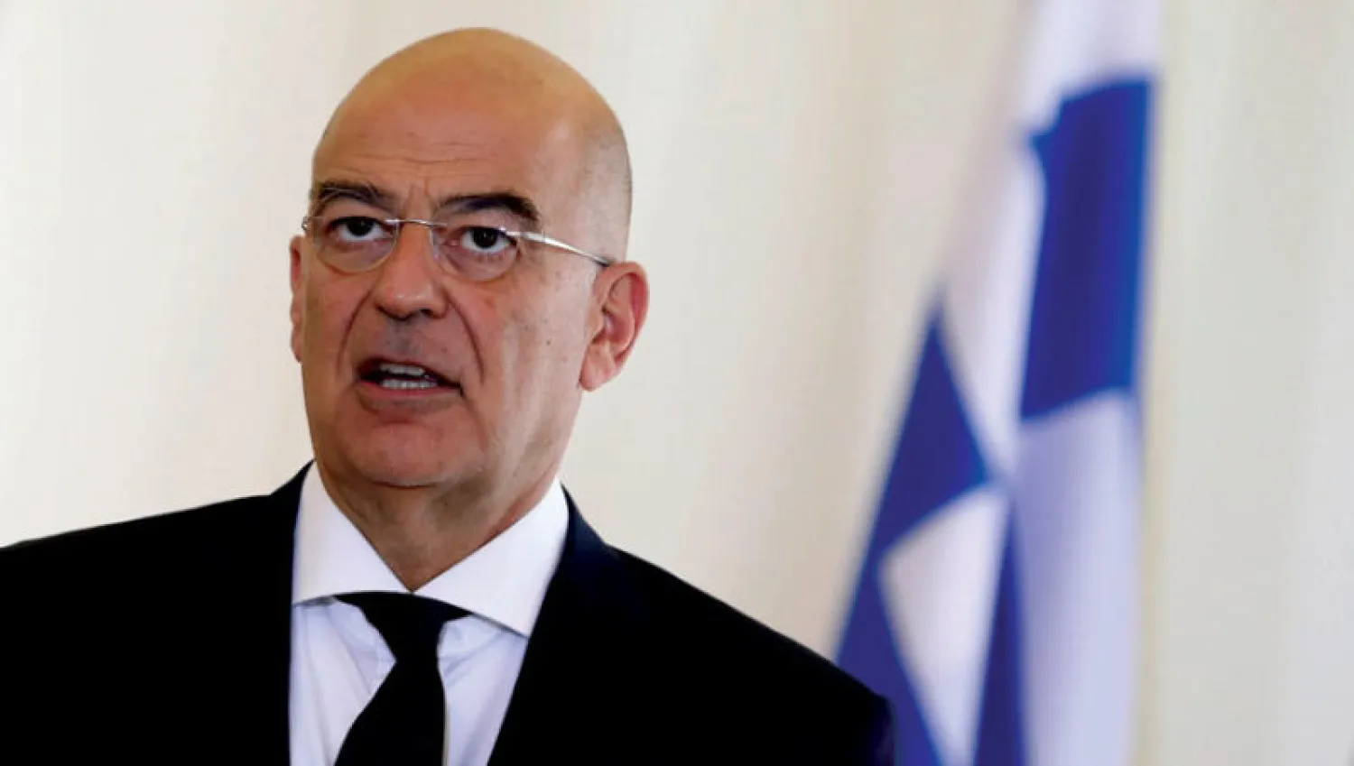 وزير الخارجية اليوناني نيكوس ديندياس أكد عدم وجود مساحة للحوار مع أنقرة (أ.ب)