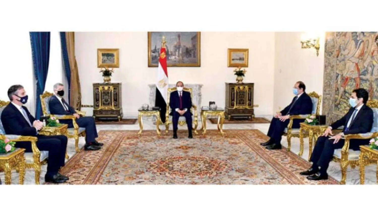 Mısır Cumhurbaşkanı İngiltere İstihbarat Başkanı’nı karşıladı (Mısır Cumhurbaşkanlığı)
