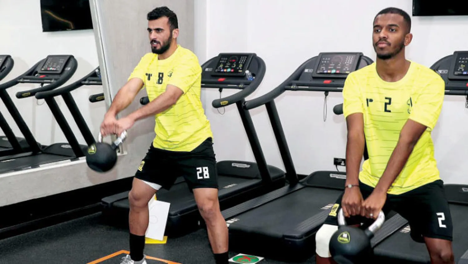 جانب من تدريبات لاعبي الاتحاد الأخيرة في الصالة الرياضية (الشرق الأوسط)