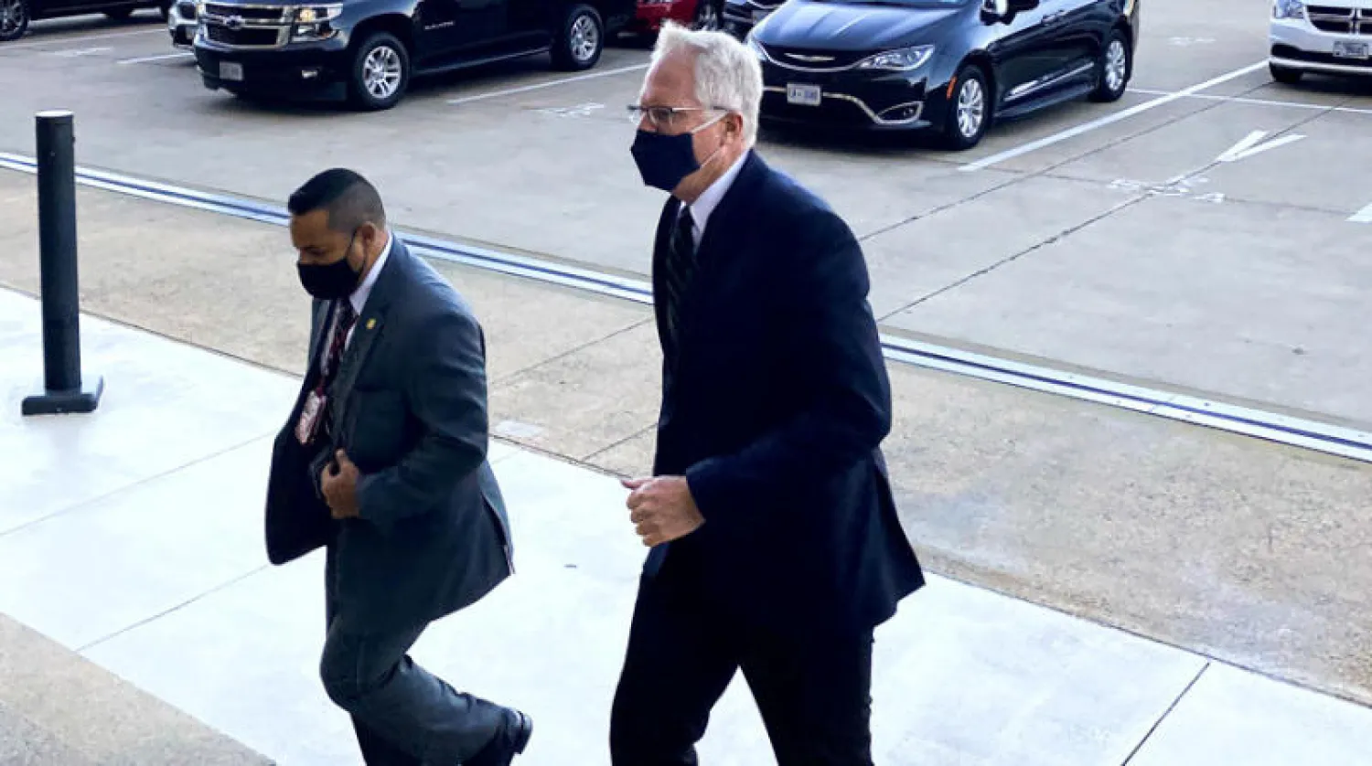 كريستوفر ميلر لدى وصوله إلى مقر {البنتاغون} الاثنين (رويترز)