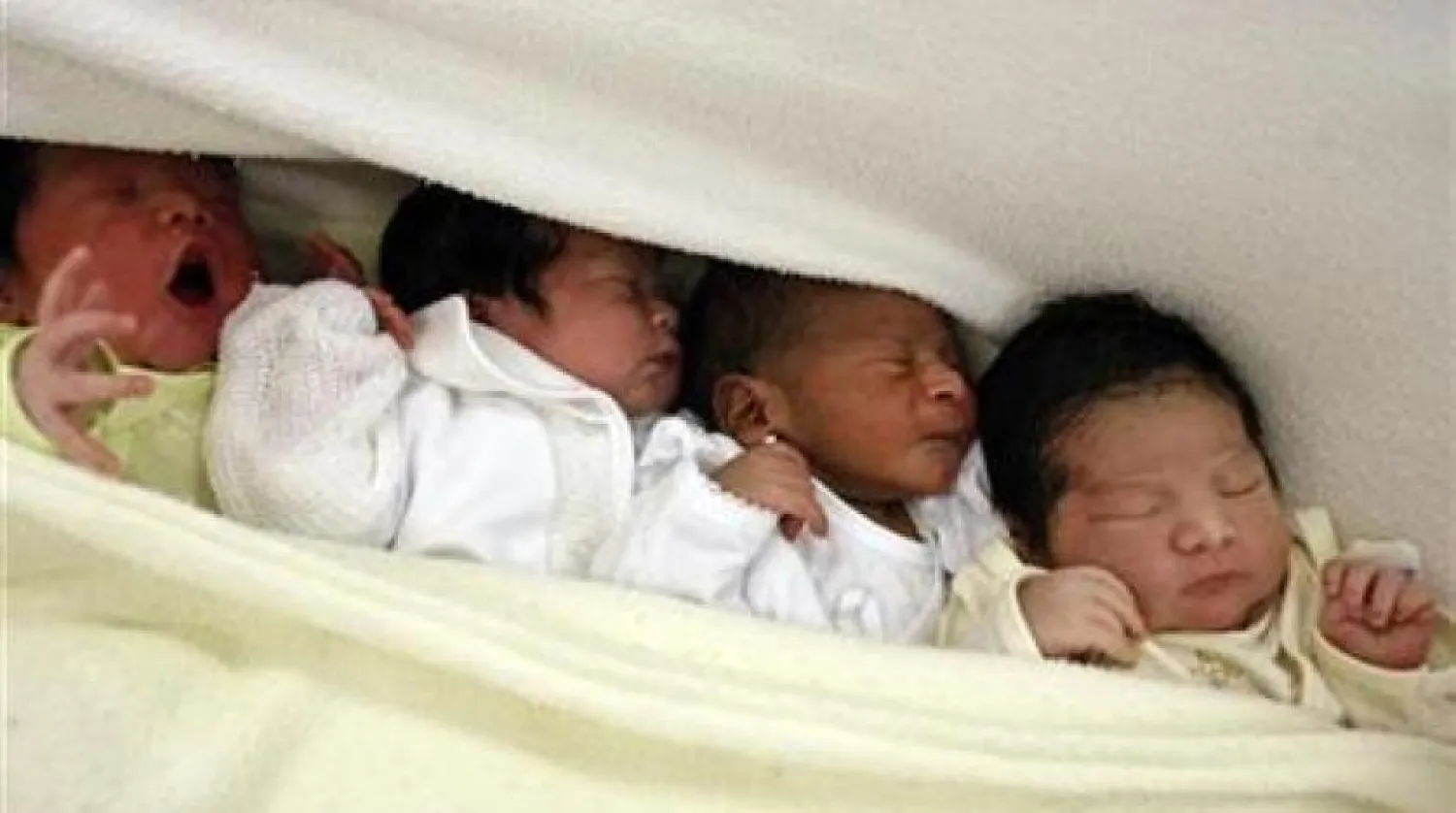 Peru'daki bir hastanedeki yeni doğanlar (Arşivler - Reuters)
