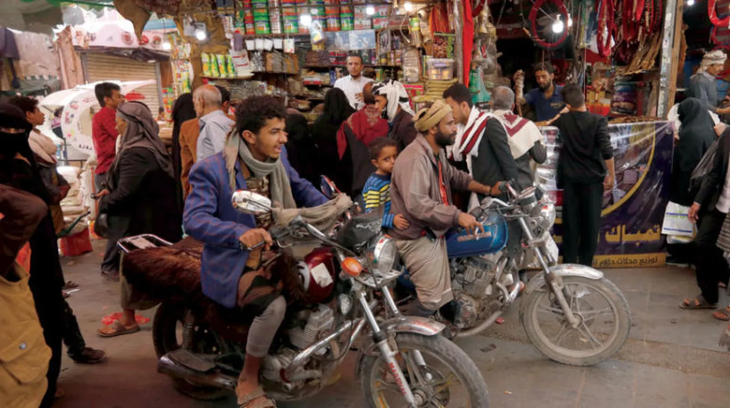 أحد الأسواق الشعبية في صنعاء (إ.ب.أ)