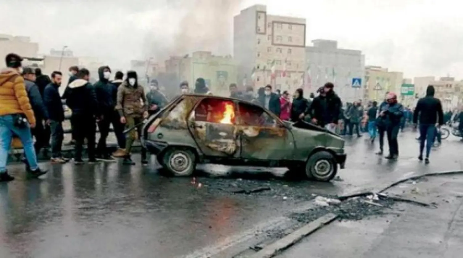 Kasım 2019’da Tahran’daki petrol zammı protestolarından bir kesit (AFP)