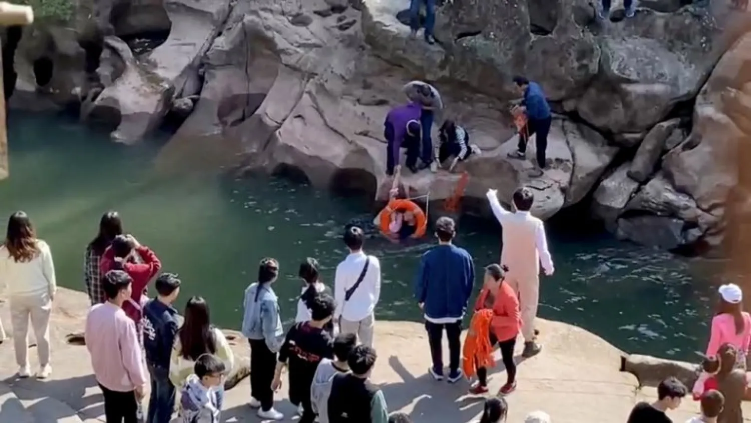 Stephen Ellison, British consul-general in Chongqing, rescues a drowning student, who had fallen into a river in Chongqing, China November 14, 2020, in this screengrab taken from video. (Reuters)