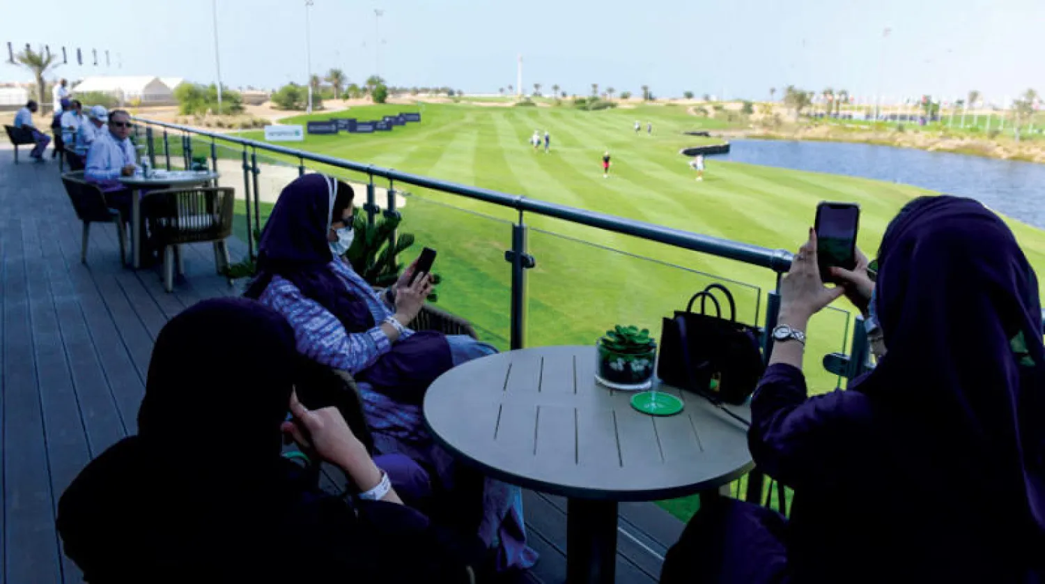 السعودية عاودت حياتها الطبيعية مع استمرار تسجيل حالات أقل منذ 7 أشهر (أ.ف.ب)