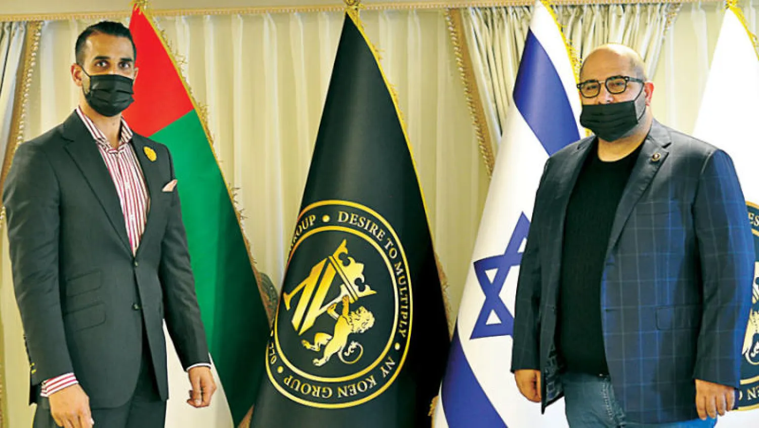 تصور الحق ونعوم كوين خلال توقيع الاتفاقية (الشرق الأوسط)