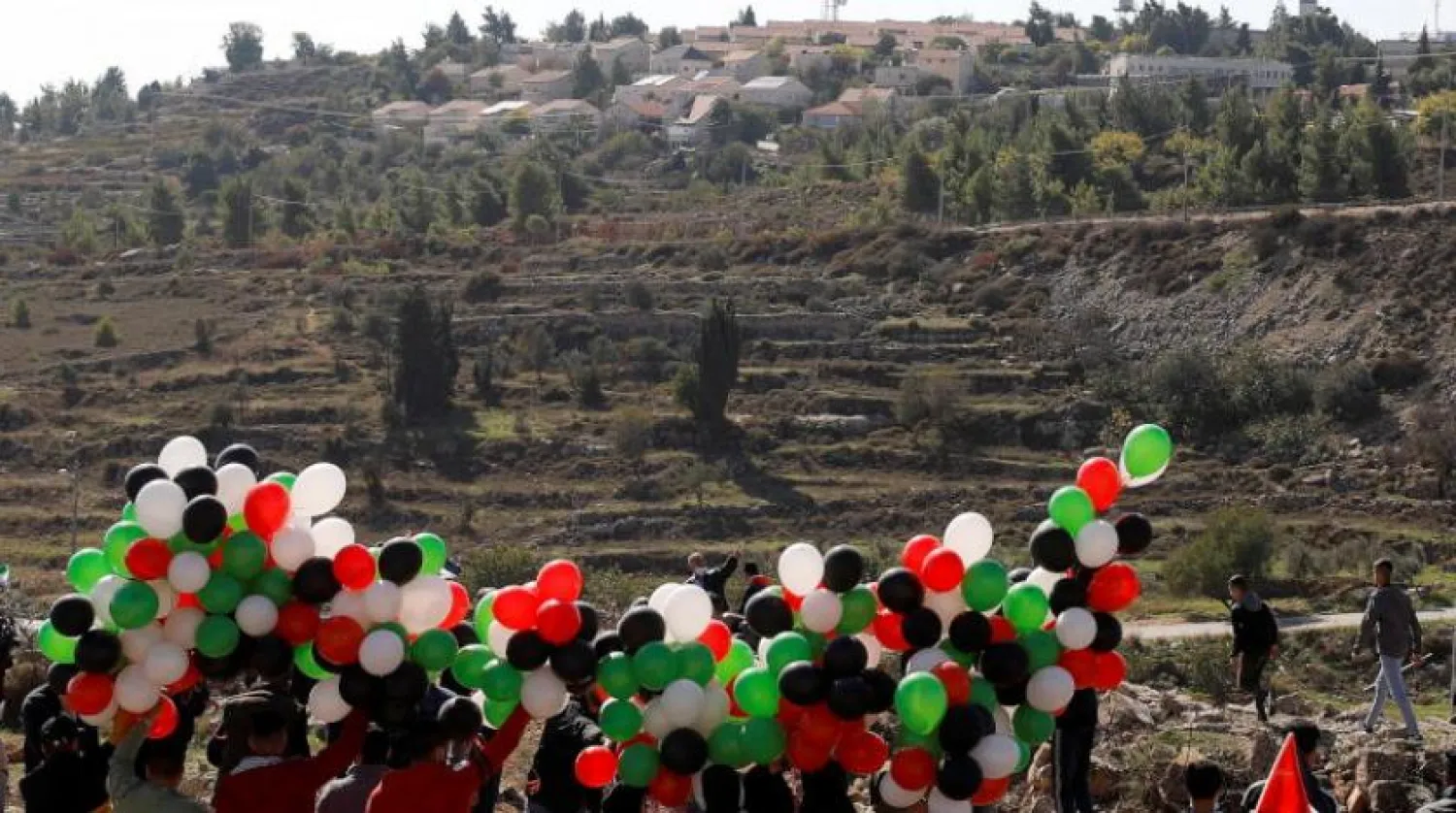 Filistinli göstericiler, Pompeo’nun Batı Şeria’daki yerleşim birimlerini ziyaretini protesto etti (Reuters)