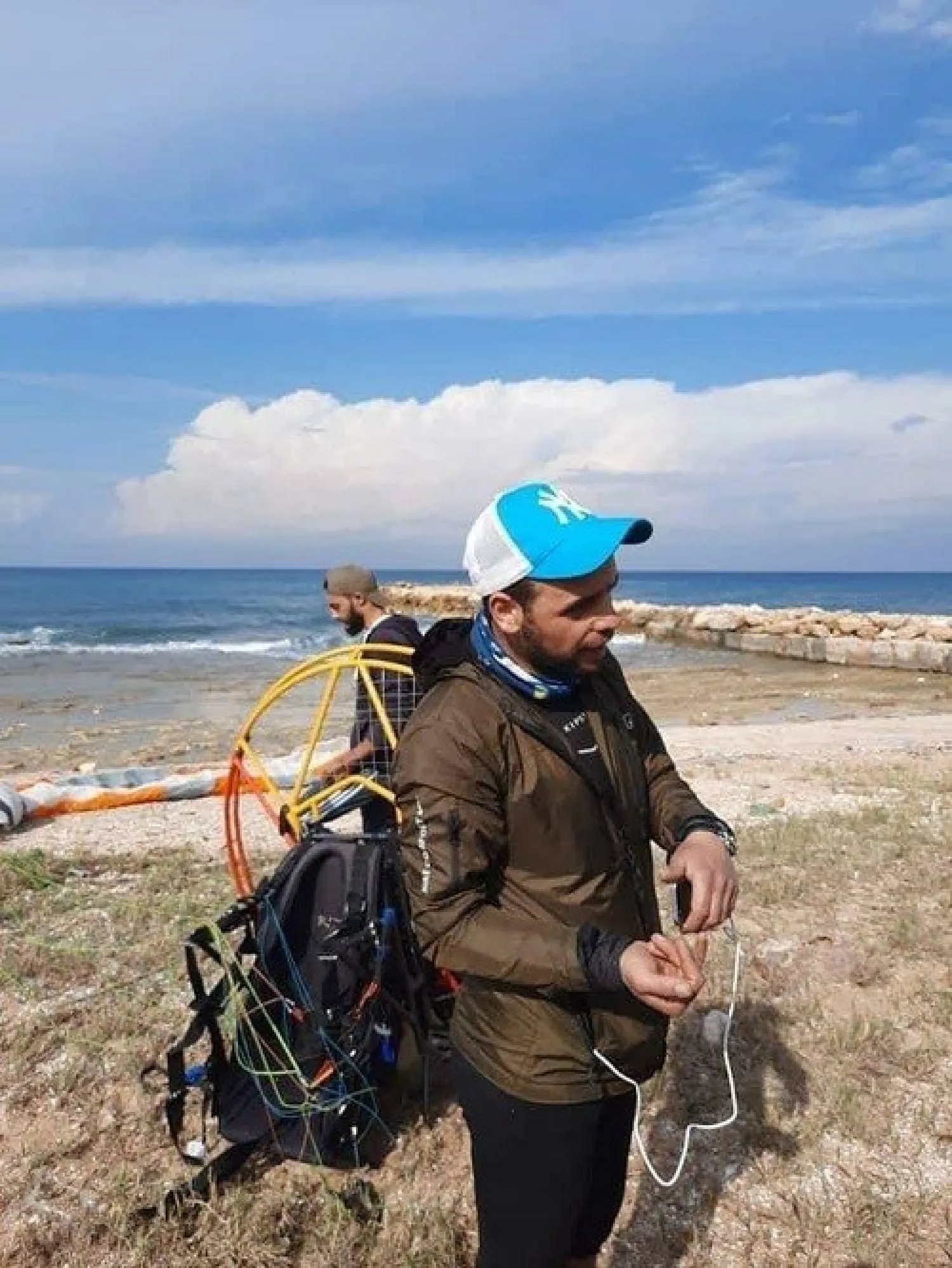Türkiye'de rüzgara kapılan paraşütçü Lübnan sahiline iniş yaptı