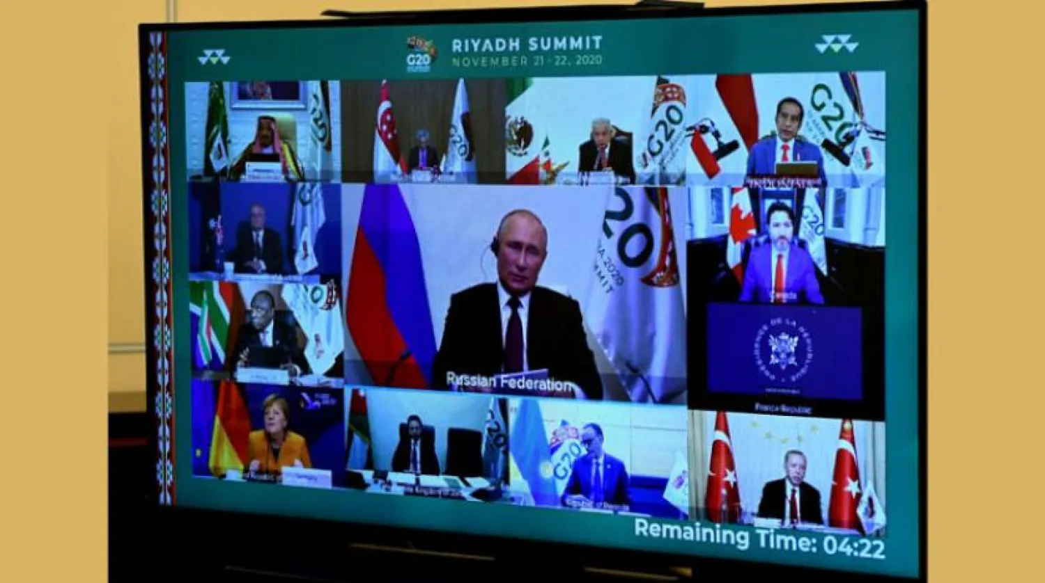 Rusya Devlet Başkanı Vladimir Putin zirvede konuşma yaparken (Reuters)