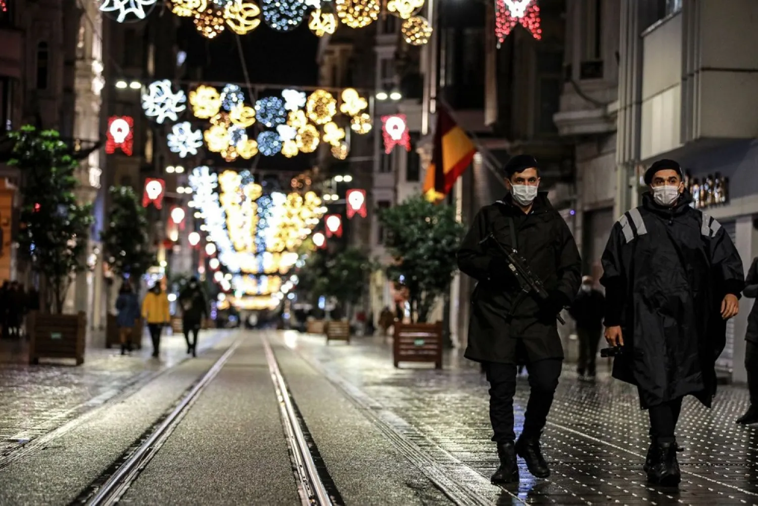 Police officers patrol Istiklal street, the main shopping street in Istanbul, minutes into the lockdown, part of the new measures to try curb the spread of the coronavirus, Nov. 21, 2020. (AP)