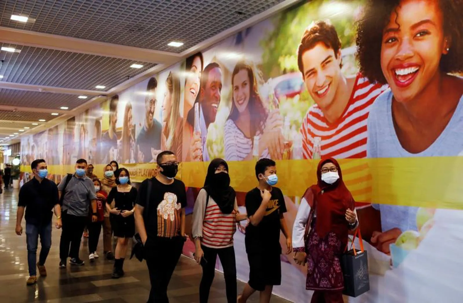 FILE PHOTO: People wearing protective masks walk at a shopping mall as the coronavirus disease (COVID-19) outbreak continues in Jakarta, Indonesia, November 8, 2020. REUTERS/Willy Kurniawan