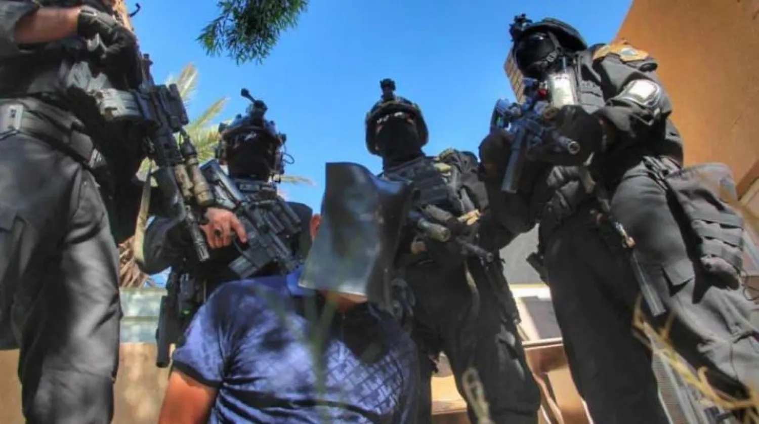 ابو نبأ هماهنگ کننده اداری «داعش» پس از بازداشت در فرودگاه بغداد (توییت سخنگوی نیروهای مسلح عراق)