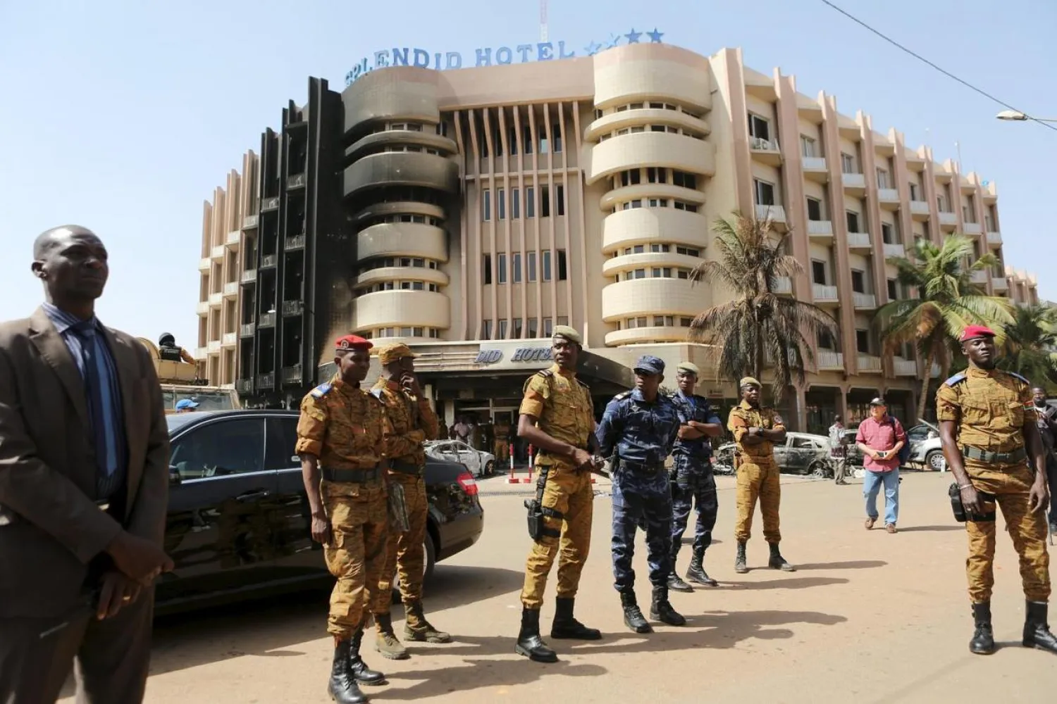 Soldiers stand guard in front of the Splendid Hotel after an attack on the hotel and a restaurant in Ouagadougou, Burkina Faso, January 18, 2016. REUTERS/Joe Penney