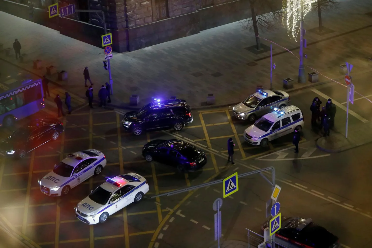 FILE PHOTO: Security vehicles block a street near the Federal Security Service (FSB) building after a shooting incident, in Moscow, Russia December 19, 2019. REUTERS/Evgenia Novozhenina/File Photo