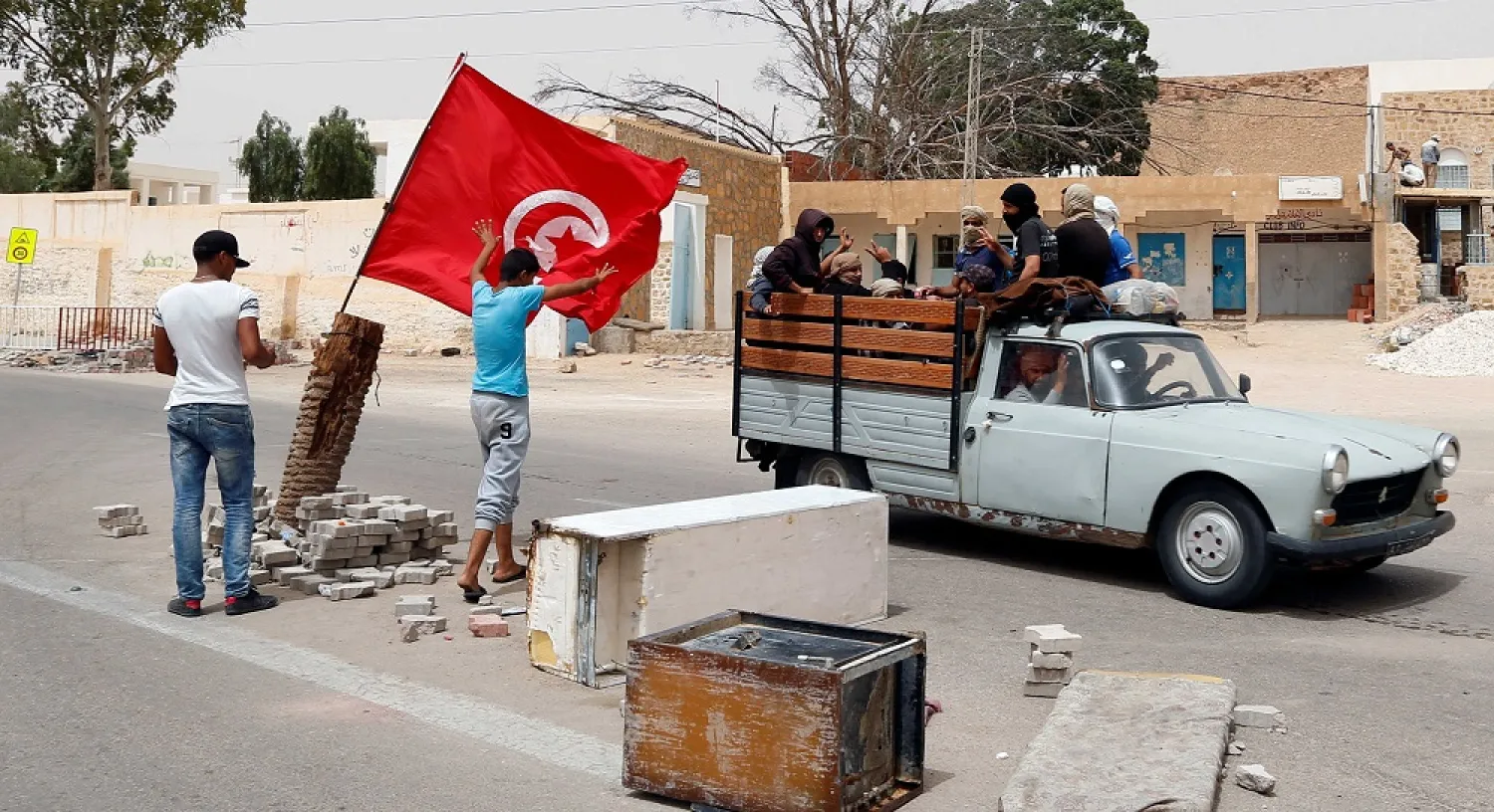 Protesters, demanding jobs and a share in revenue from the area's natural resources, block the road usually used by foreign oil companies to go the oil field in Tataouine, Tunisia, May 12, 2017. (Reuters)
