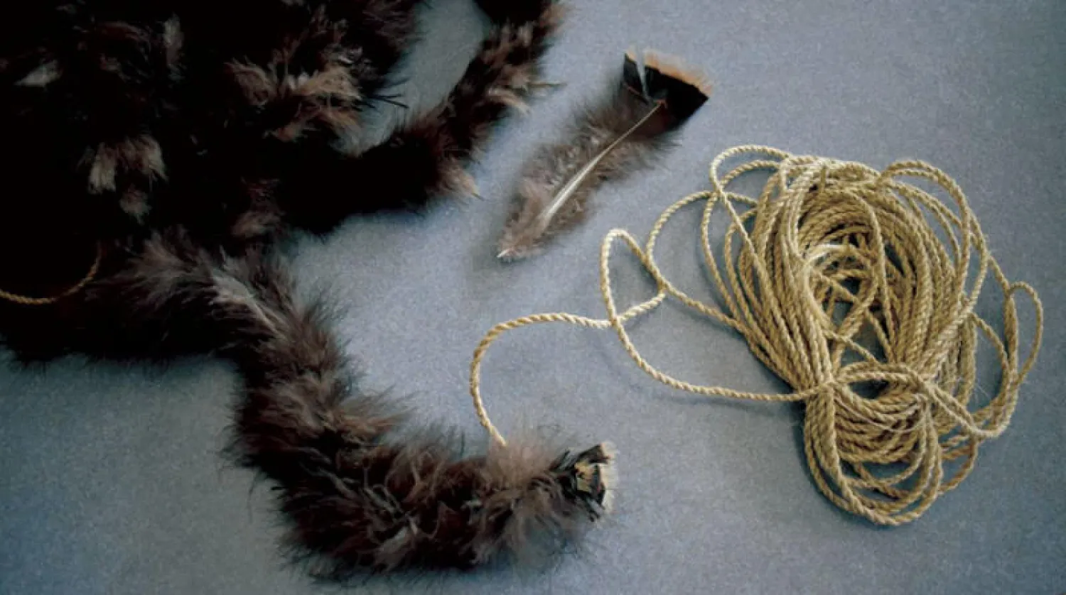 حبل ليفي ملفوف بريش الديك الرومي لصنع البطانية